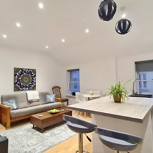 Modern & Central, Perfect Getaway- 2min Walk Brighton